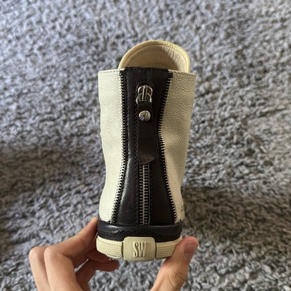 Stuart Weitzman - Zipit Leather Hightop Sneakers - Picture 5 of 7